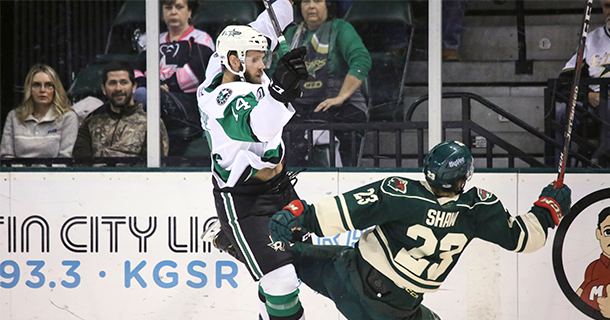 STARS NOTCH THIRD STRAIGHT WIN